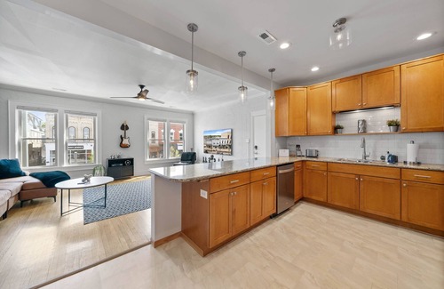Lake Geneva Apartment | Rooftop On Main-Downtown Lake Geneva!