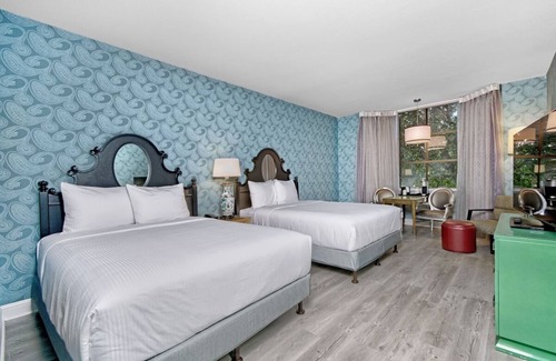 Downtown San Francisco House | Rooftop Pool at SoMa House, Free Breakfast