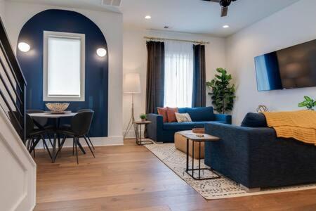 Germantown House | Rooftop Retreat Close to Downtown