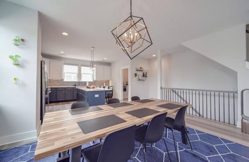 North Charlotte House | Rooftop Retreat — Heart of NoDa— Light Rail —Sauna