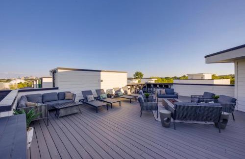 Haynes Area House | Rooftop Skyline Views DT Nash Sleeps 12