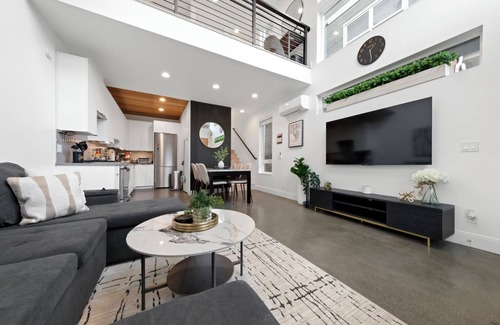 South Lake Union House | Rooftop~Space Needle & Seattle Views~Walkable