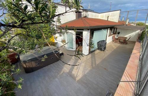 Porta Venezia Apartment | Rooftop Terrace - elegante attico con idromassaggio
