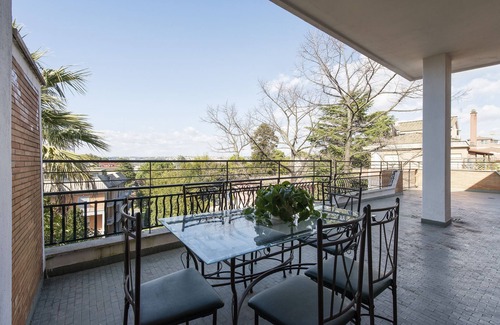 Quartiere XIII Aurelio Apartment | Rooftop up to 9 pers. with Panoramic Terrace, close to Vatican & San Peter