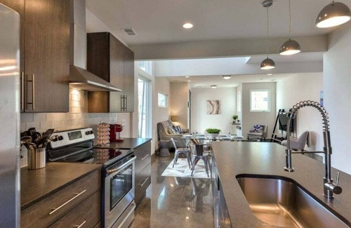 Chestnut Hill House | Rooftop Views & Hot Tub Near Downtown