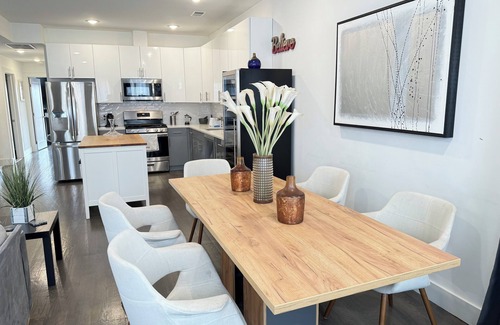 Jersey City Apartment | ROOFTOP VIEWS OF NYC+FREE Parking+Washer&Dryer
