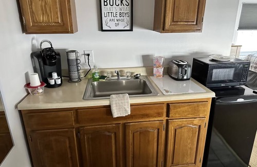 Schroon Lake Hotel | Room 108 with two queen beds