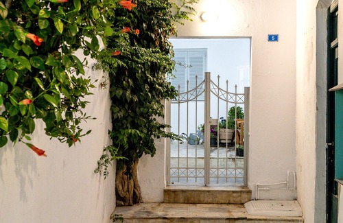 Paros Apartment | Room 11 @ Pelican Paros in the Old Town!