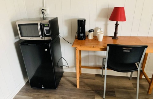 Harper Hotel | Room 11 - Standard Queen - Sleeps 2 - Harper Motel