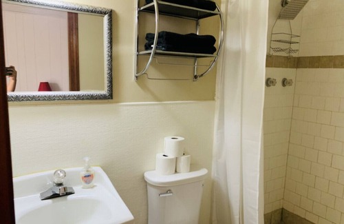 Harper Hotel | Room 11 - Standard Queen - Sleeps 2 - Harper Motel