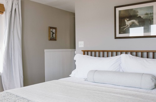 Boothbay Harbor Hotel | Room 14 at Admiral's Quarters Penthouse | Stunning Views + King Bed + Trundle