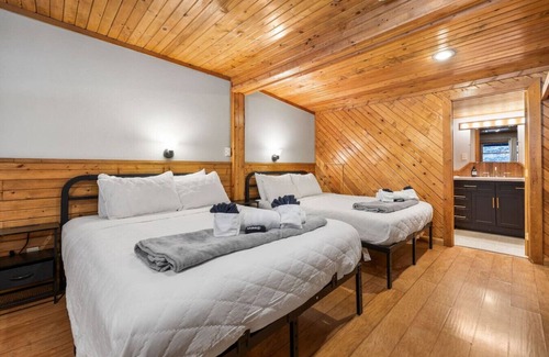 Deadwood Hotel | Room 17 – Queen Beds