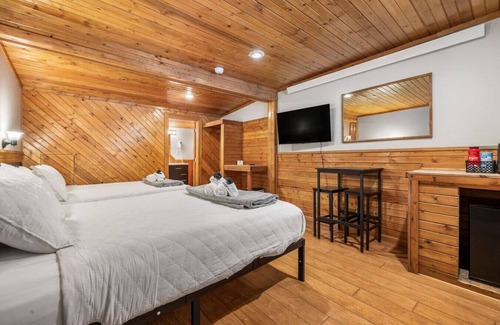 Deadwood Hotel | Room 17 – Queen Beds
