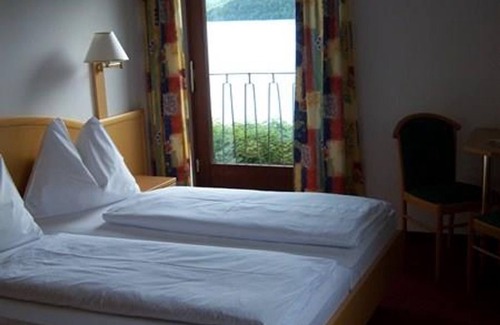 Millstatt Bed & Breakfast | Room 2, double room shower/WC, lake view - Villa Margarethe