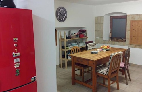 Hopfgarten Markt Apartment | Room 2: "Erker" - house violin maker