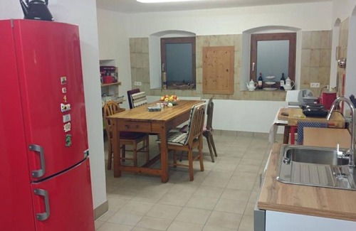 Hopfgarten Markt Apartment | Room 2: "Erker" - house violin maker