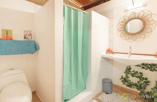 Moorea-Maiao House | Room 2 - Secluded shared Rustic Bungalow by Tipaniers Beach