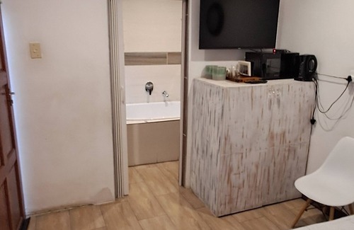 Maseru Bed & Breakfast | Room 2 - with Bathtub