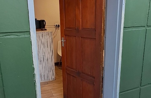 Maseru Bed & Breakfast | Room 2 - with Bathtub