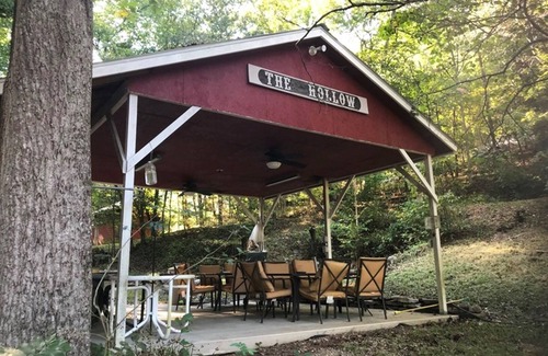 Jasper Cabin | Room 3-Historic Little Switzerland -
