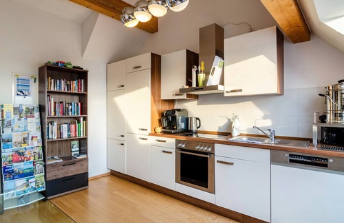 Reichenau Apartment | Room 3 with Shared Garden and Wi-Fi