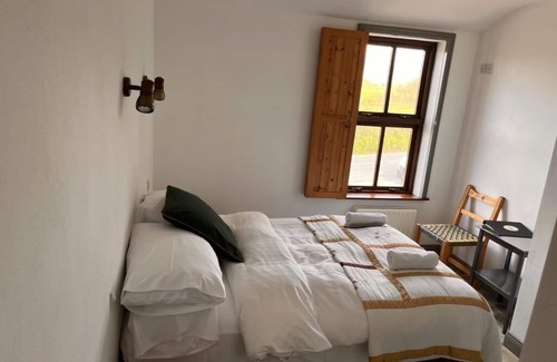 Ballyferriter House | Room 4 - Rosehip - Tig Bhric and West Kerry Brewery, An Riasc Ballyferriter