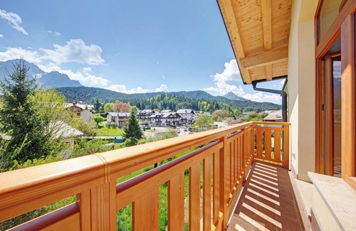 Pieve di Cadore Apartment | Room '5- Affittacamere Nene Mansarda' with Mountain View, Shared Terrace and Wi-Fi