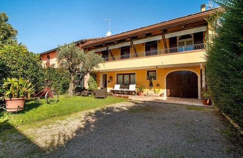 Mirano Apartment | Room 'Azzurra' with Shared Garden, Wi-Fi and Air Conditioning