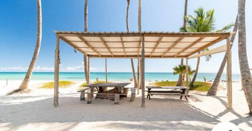 El Cortecito House | Room beach-front with private bathroom -Adults only