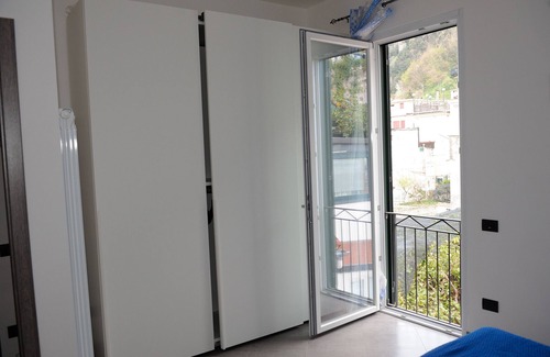 Cetara Apartment | Room 'Camera Maestrale Partial Sea View' with Sea View, Wi-Fi and Air Conditioning