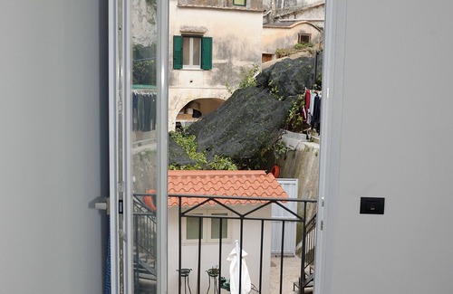 Cetara Apartment | Room 'Camera Maestrale Partial Sea View' with Sea View, Wi-Fi and Air Conditioning