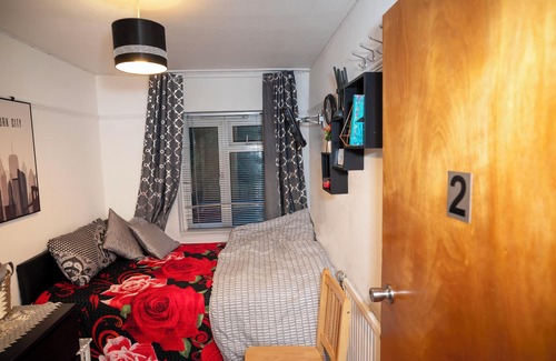 Haringey House | Room-charming London Guest Room With Gar