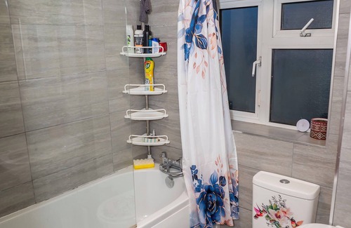 Haringey House | Room-charming London Guest Room With Gar