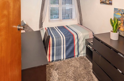 Haringey House | Room-charming London Guest Room With Gar