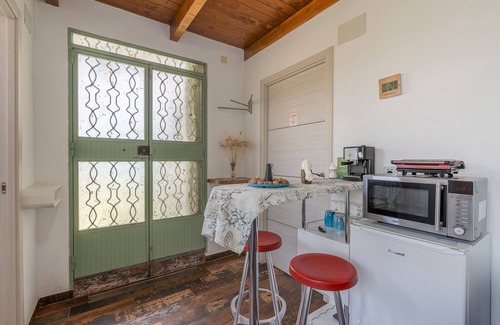 Ambroz Apartment | Room 'Con Baño Privado' with Mountain View, Wi-Fi and Air Conditioning