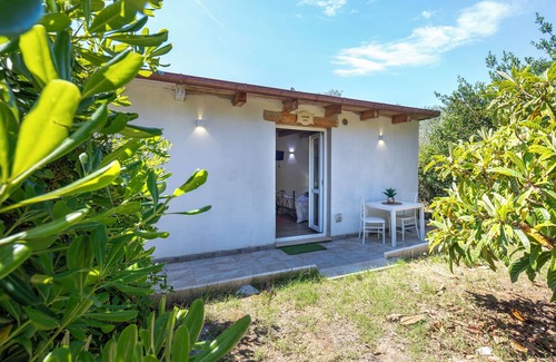 Sorso Apartment | Room 'Country Suite' with Shared Pool, Shared Terrace and Air Conditioning