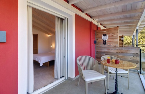 Anthousa Apartment | Room 'Deluxe Loft - C' with Shared Terrace, Wi-Fi and Air Conditioning