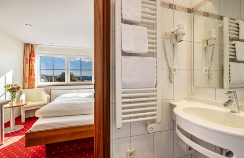 Rosenfeld House | Room 'Doppelzimmer 27' with Wi-Fi