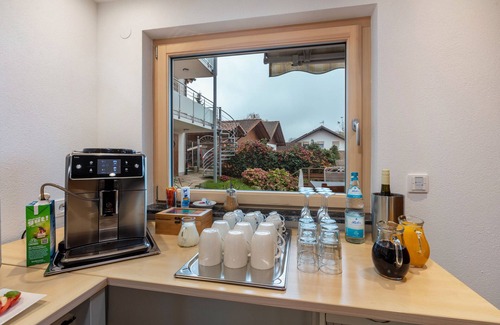 Bad Bellingen Apartment | Room 'Doppelzimmer 3 - Chardonnay' with Shared Terrace, Shared Garden and Wi-Fi