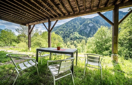 Saint-Jean-dʼAulps Apartment | Room 'Elisthur Chambre N°2' with Mountain View, Shared Terrace and Wi-Fi