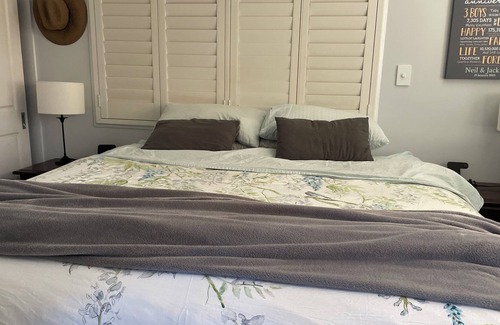 Winston Hills House | Room for all the Family Direct Access to Parkland