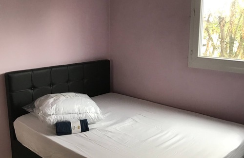 Aguado Bed & Breakfast | Room for rent in Evry
