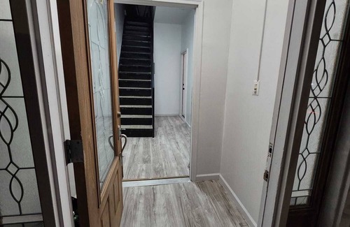 Cypress Hills Apartment | Room for rent, 20 min away from Manhattan, near trains,stores and malls.