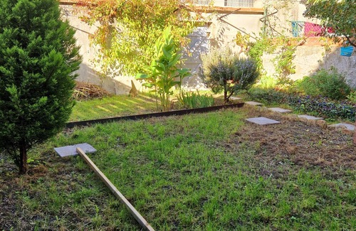 Valreas Bed & Breakfast | Room for rent in 1930s house