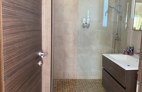 Montauroux Bed & Breakfast | Room for rent with private shower room and terrace