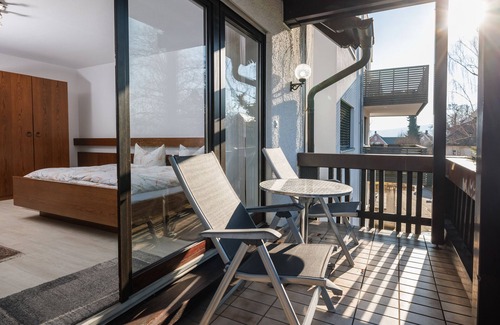 Ludwigshafen Apartment | Room 'Gästezimmer 2' with Balcony and Wi-Fi