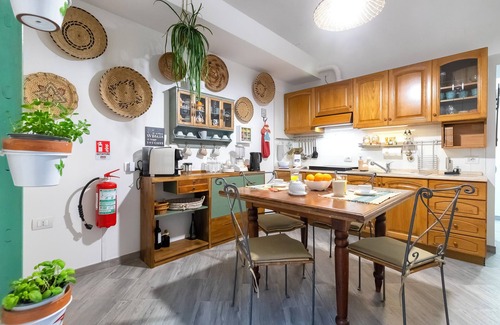 Santa Caterina House | Room 'Giusi' with Shared Terrace, Wi-Fi and Air Conditioning