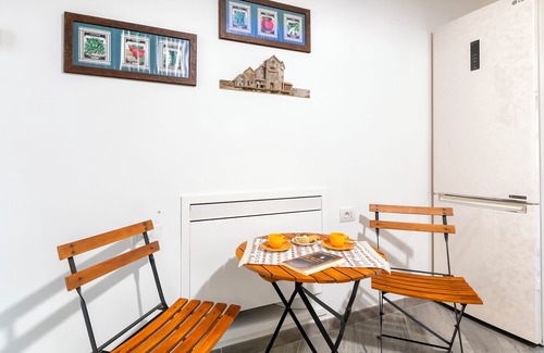 Santa Caterina House | Room 'Giusi' with Shared Terrace, Wi-Fi and Air Conditioning