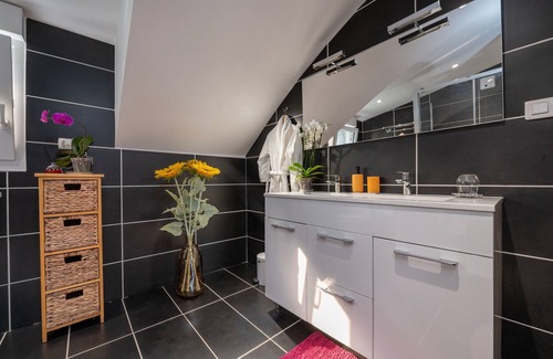 Ploeren Bed & Breakfast | Room 'Gwened' with Shared Terrace, Wi-Fi and Air Conditioning
