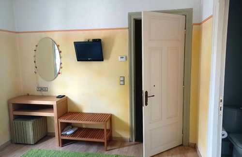 Kastoria House | Room "honeybee" in a neoclassical house